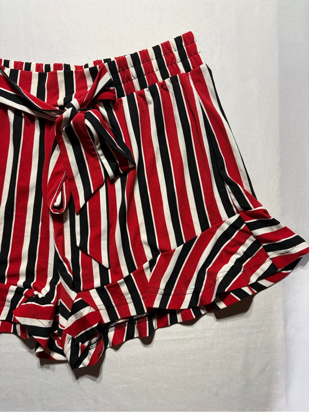 Express Women’s Medium Striped Red Black White Tie-Waist Flowy Ruffle Shorts